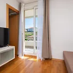 Apartment Oasis *