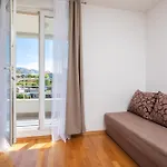 Oasis Apartment Split