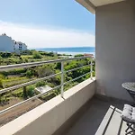 Oasis Apartment